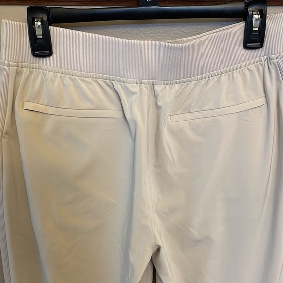 ATHLETA women’s BROOKLYN Ankle pant cream color lightweight slim leg / stretch 8 - Picture 7 of 15